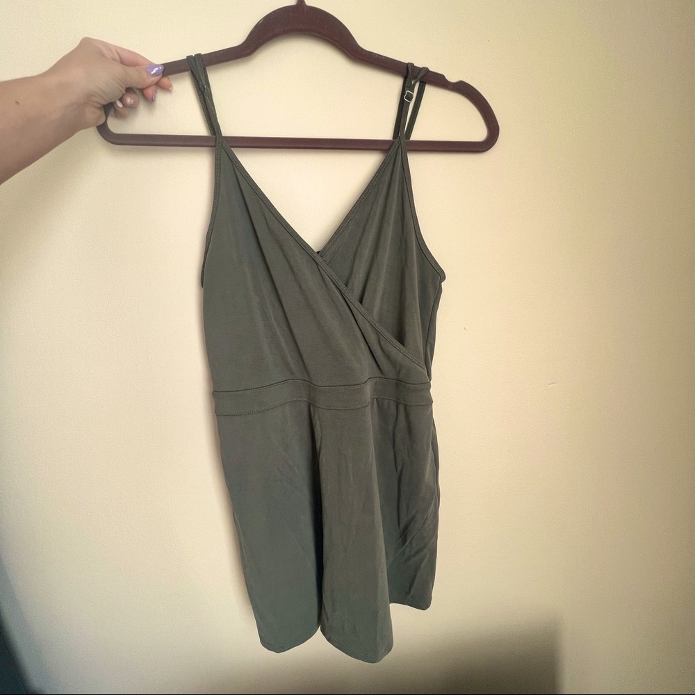Abercrombie romper, size small NWT